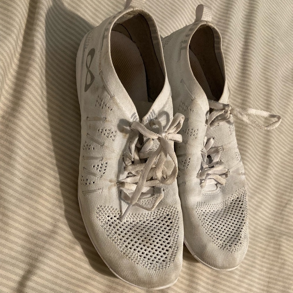 Nfinity cheer shoes